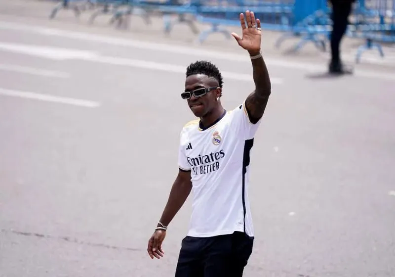 Real từ chối nâng lương Vinicius ngang Mbappe
