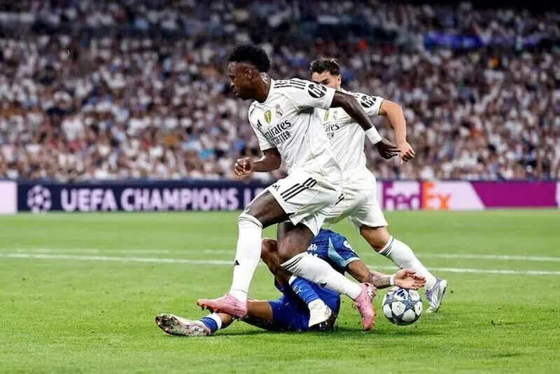 Vinicius dự bị 2 trong 5 trận chính thức mùa này