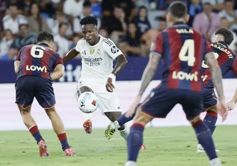 HLV Getafe chỉ trích Vinicius