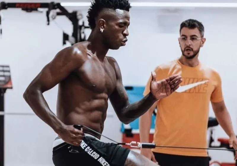 Vinícius Júnior cân nặng