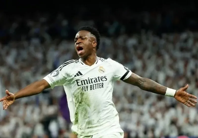 Vinicius tự chuộc lỗi